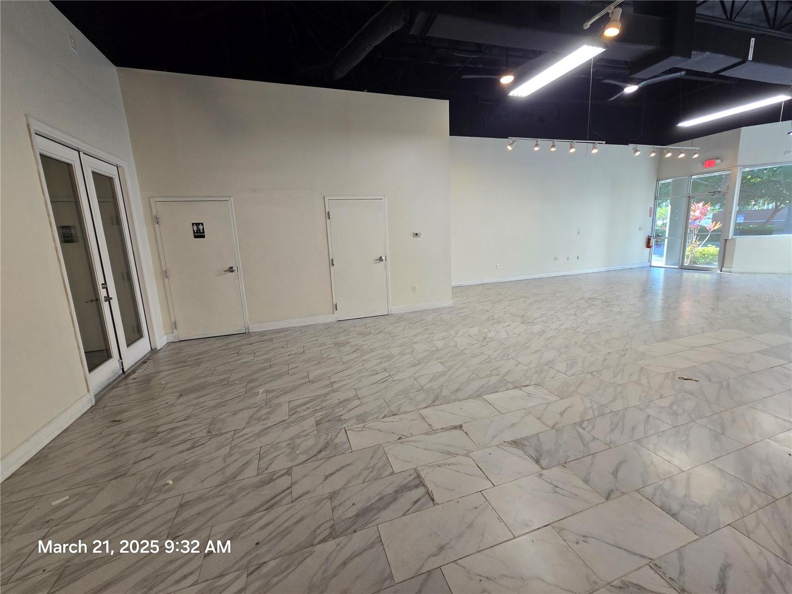 Image 7 of 15 For 7901 Kingspointe Parkway 23