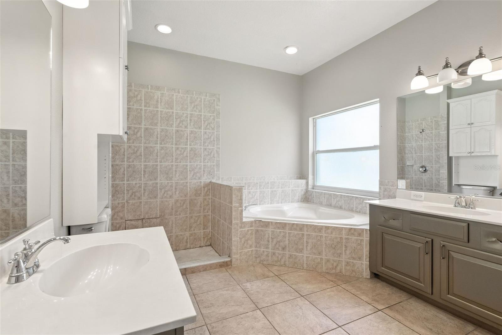 Image 18 of 46 For 306 36th Street Ne
