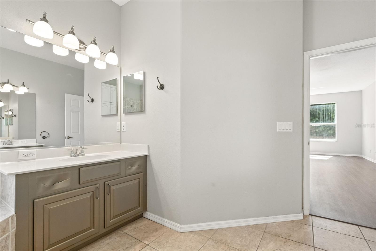 Image 20 of 46 For 306 36th Street Ne
