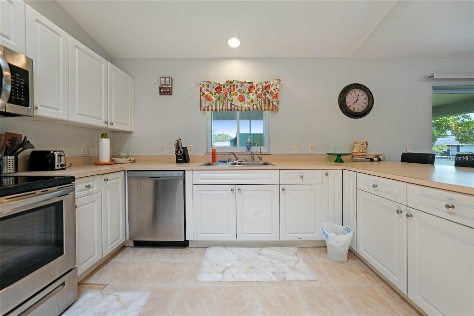 Image 6 of 16 For 590 Ridgewood Street Nw