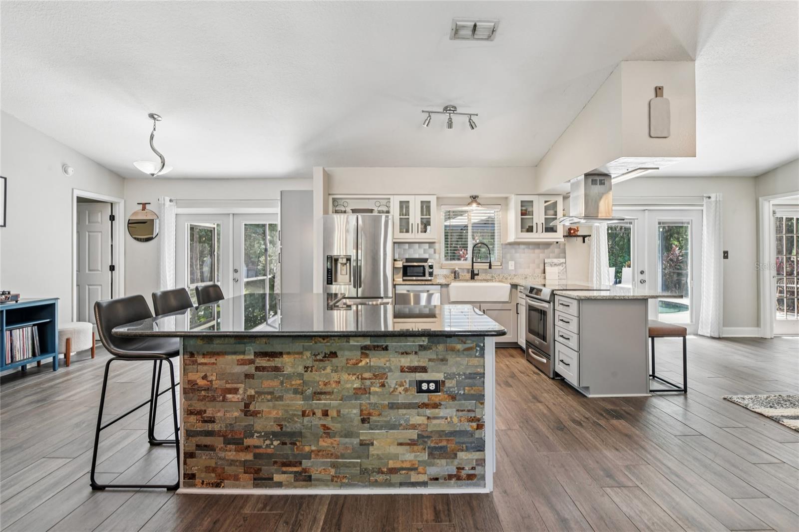 Image 9 of 41 For 227 Holiday Lane