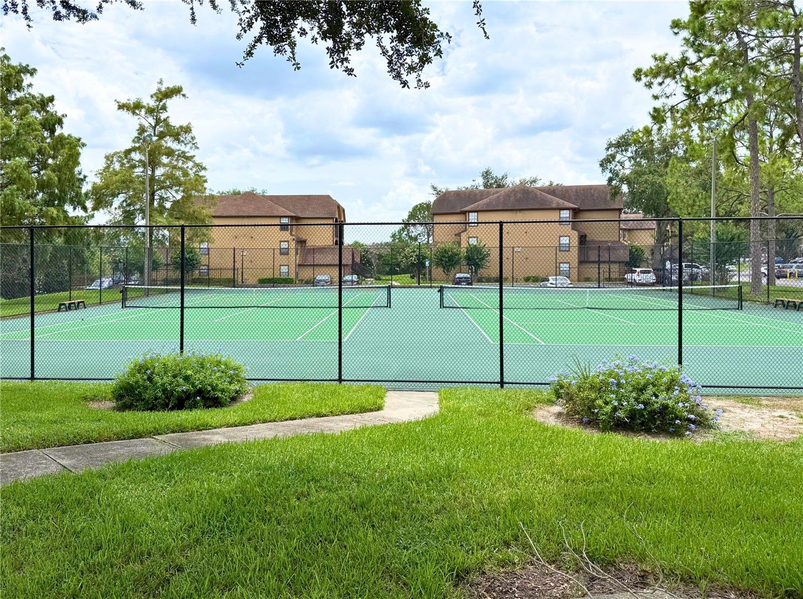 Image 21 of 26 For 364 Northpointe Court 208