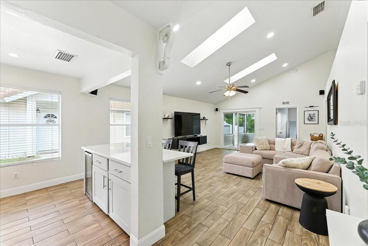 Image 4 of 34 For 174 Edgewater Circle
