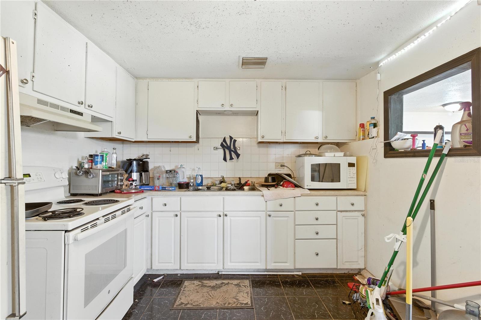 Image 11 of 41 For 1450 Cummings Avenue