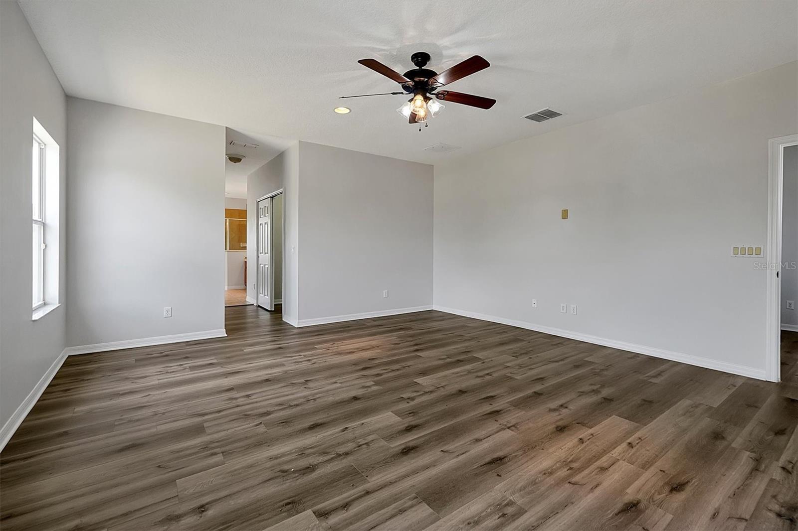 Image 17 of 40 For 9049 Edenshire Circle