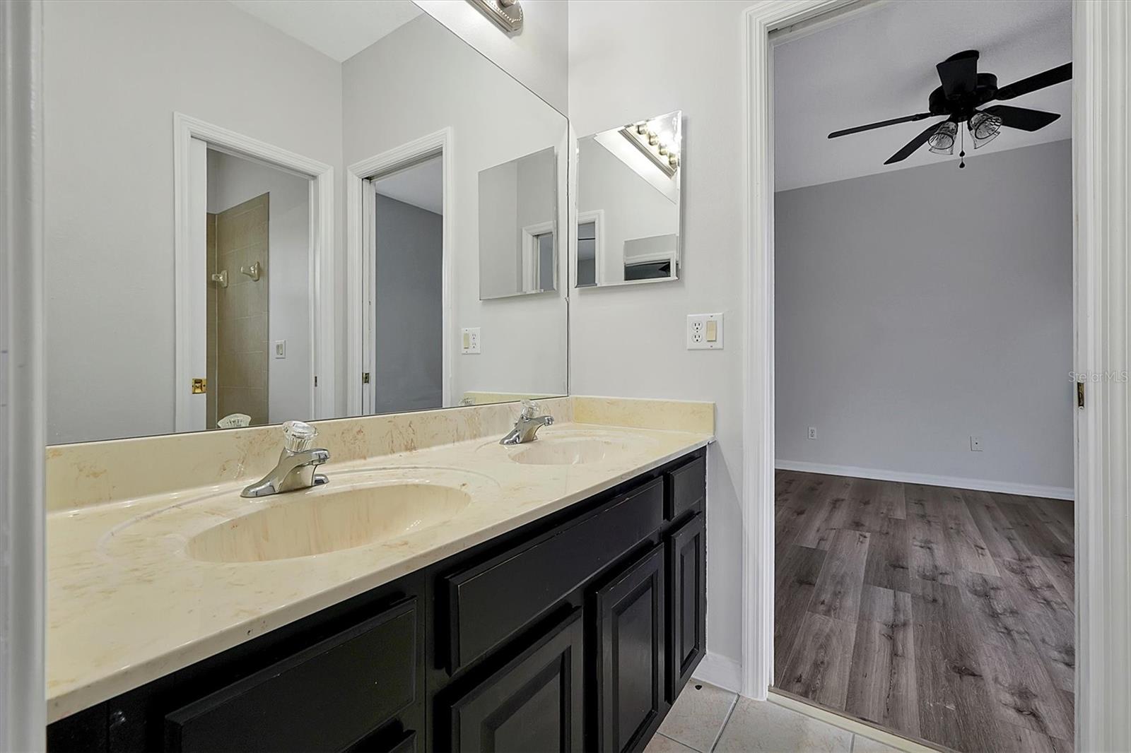 Image 32 of 40 For 9049 Edenshire Circle