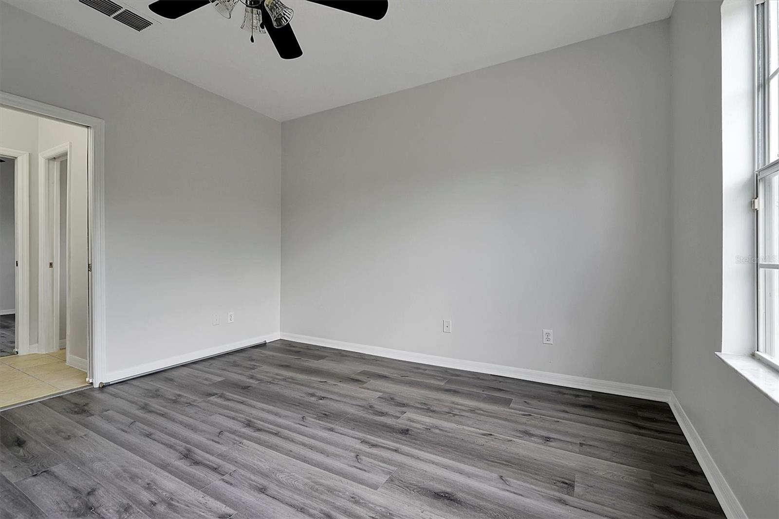 Image 33 of 40 For 9049 Edenshire Circle