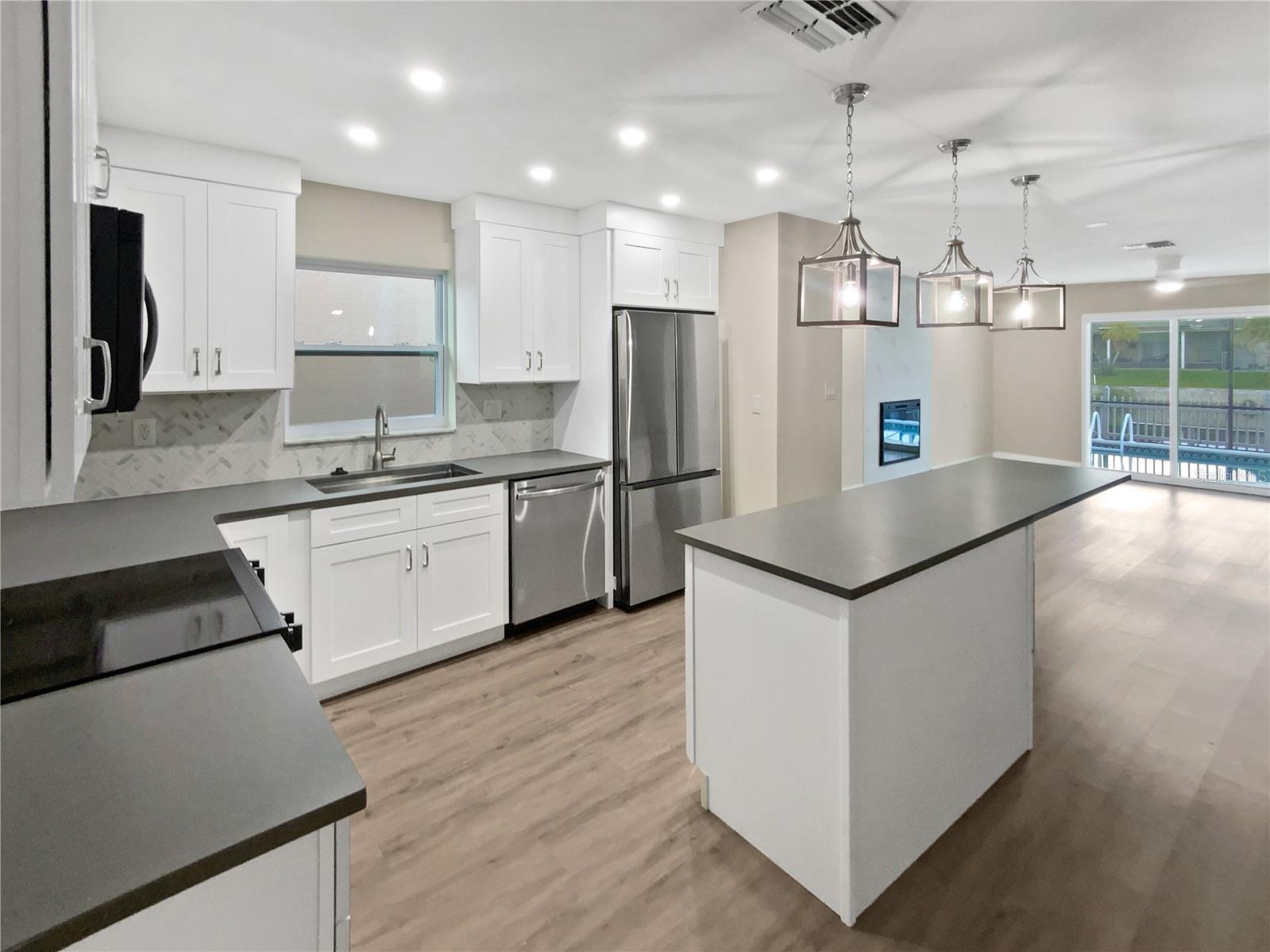 Image 4 of 38 For 7422 Yachtsman Drive