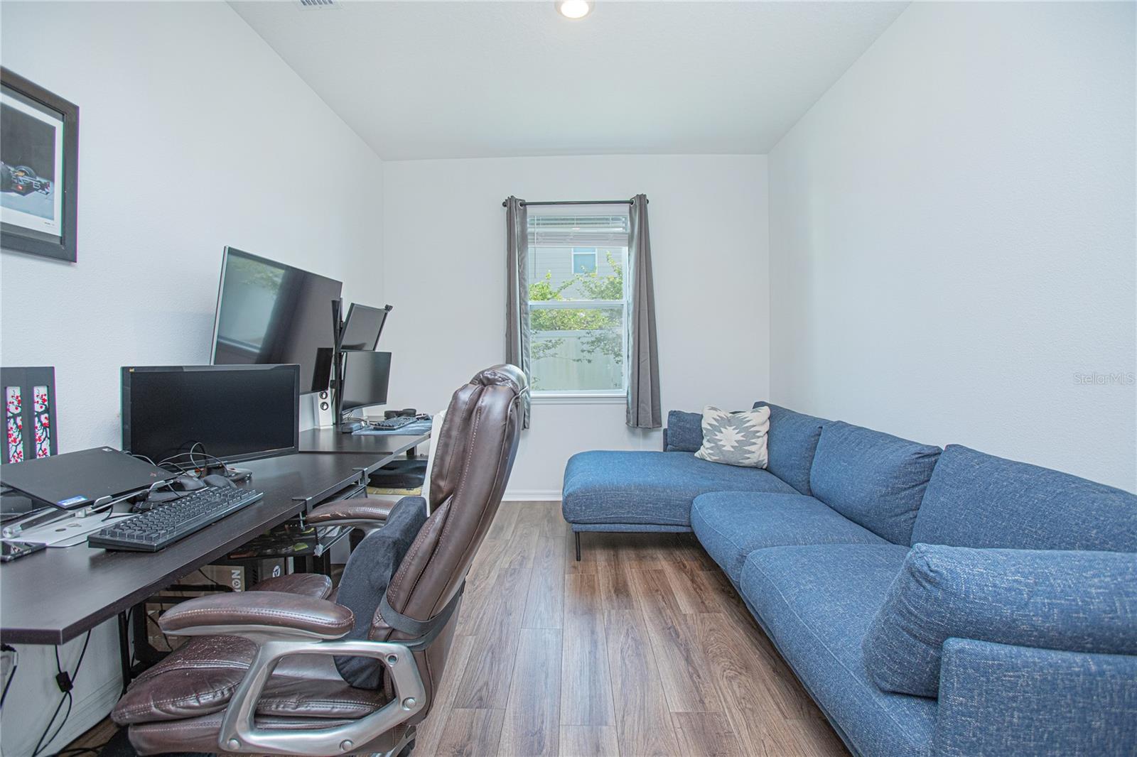 Image 15 of 32 For 786 Steerview Street