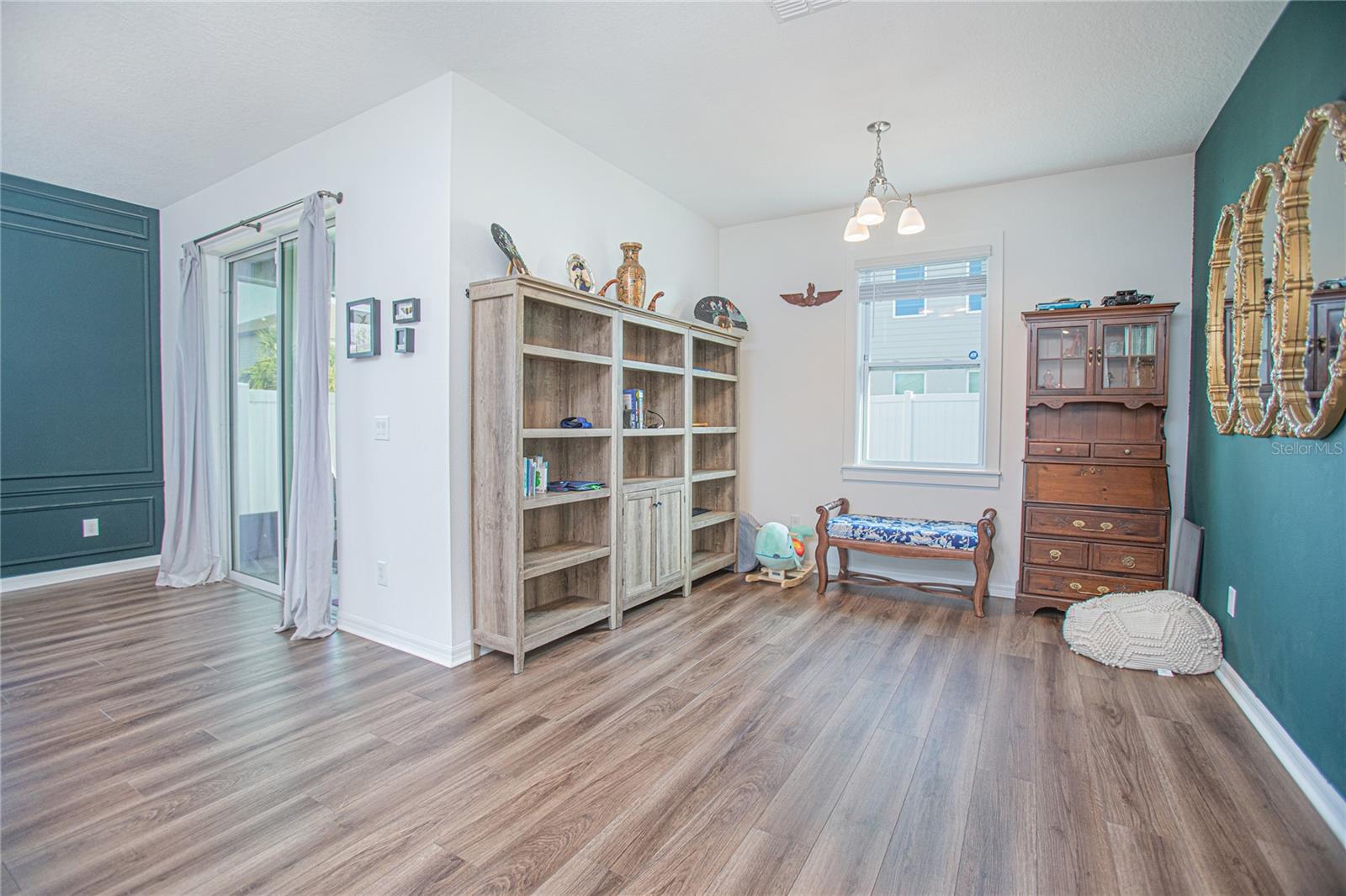 Image 8 of 32 For 786 Steerview Street