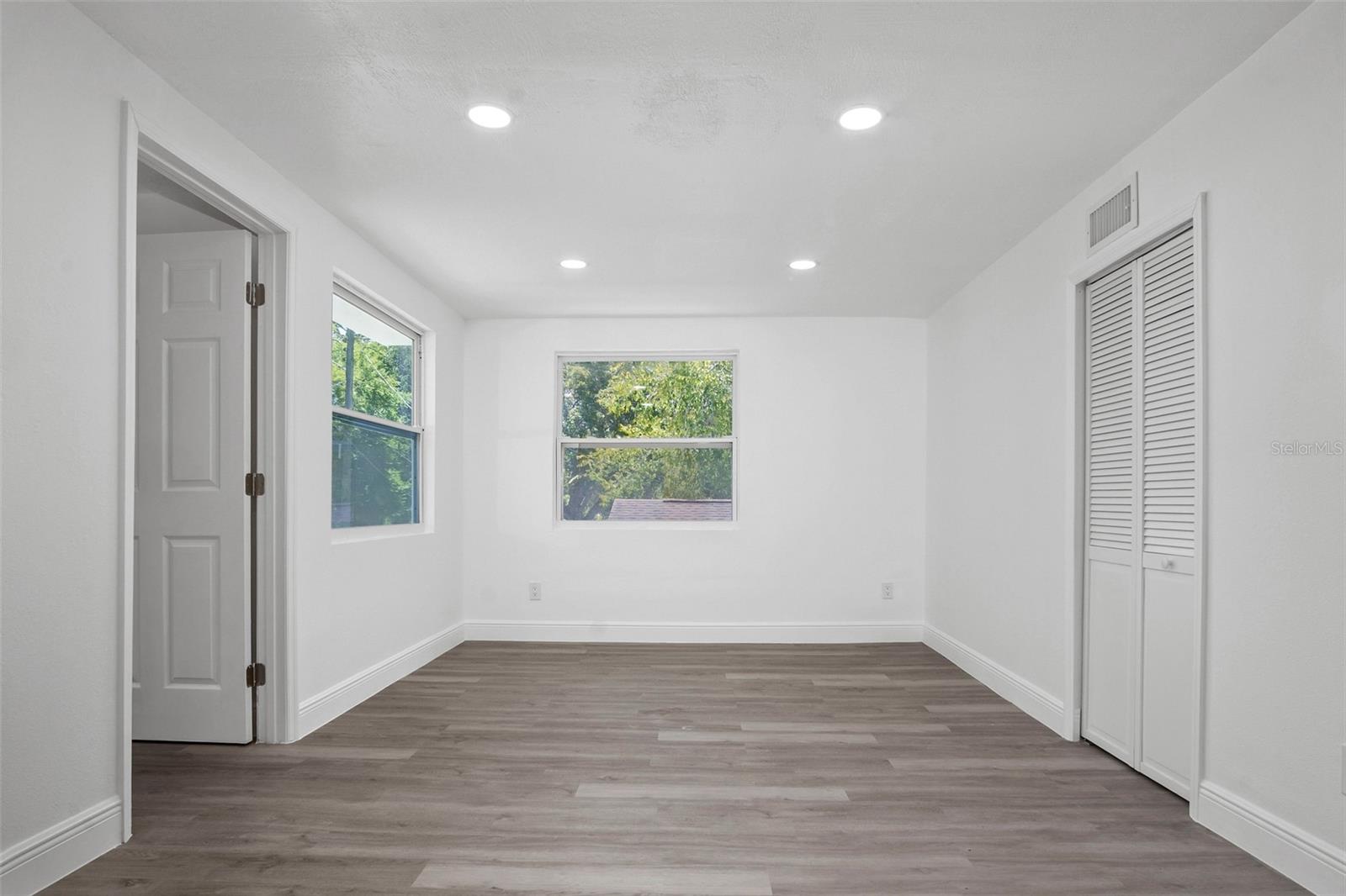Image 14 of 21 For 1324 Powers Avenue