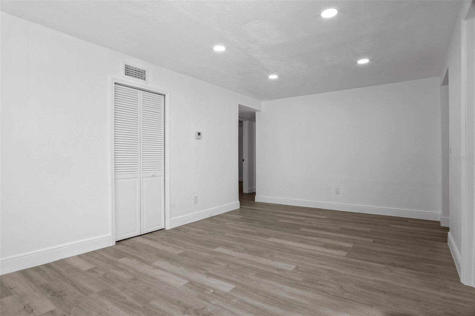 Image 15 of 21 For 1324 Powers Avenue