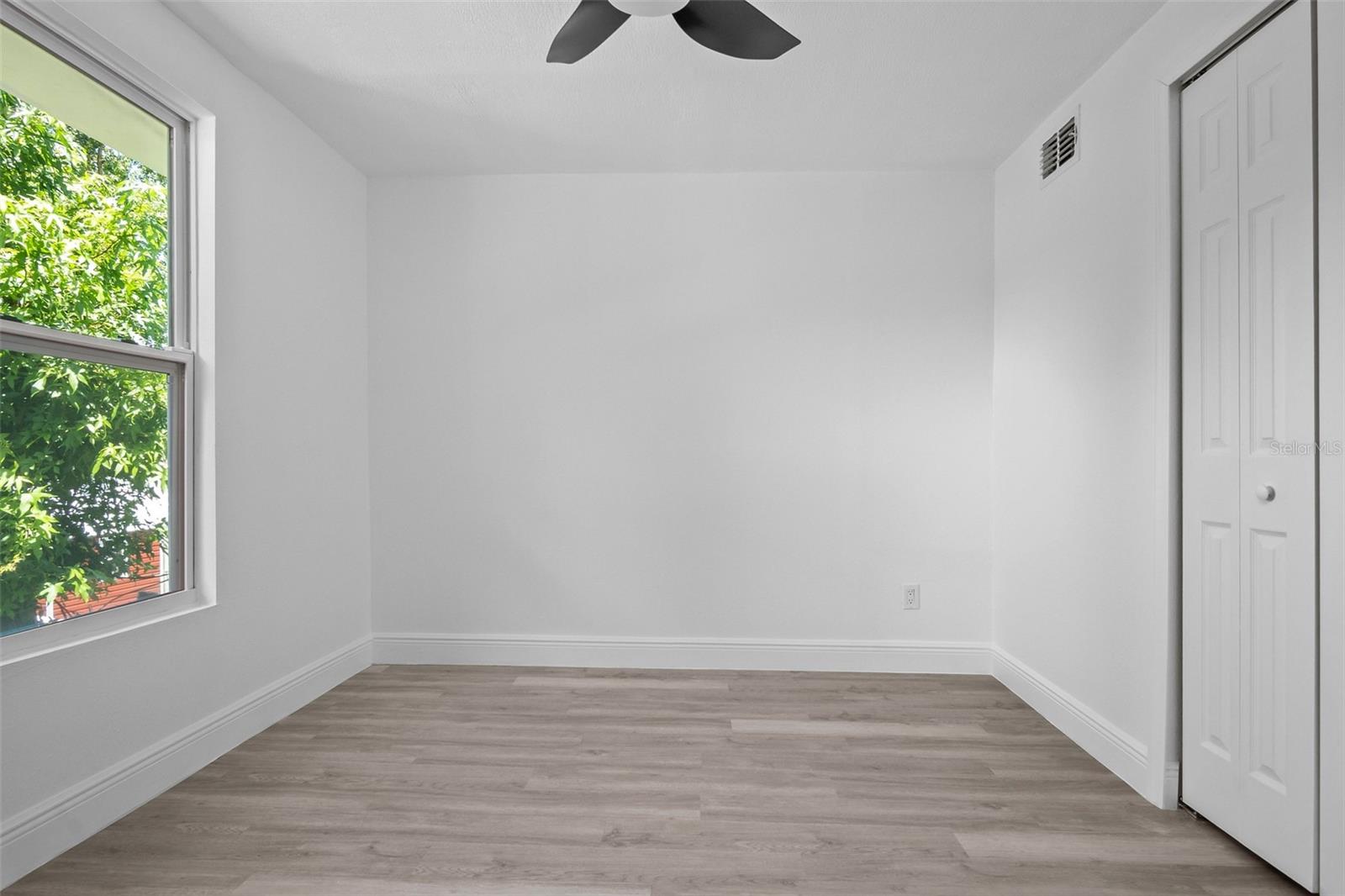 Image 16 of 21 For 1324 Powers Avenue