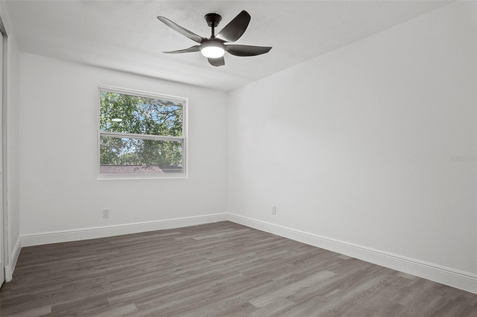 Image 18 of 21 For 1324 Powers Avenue