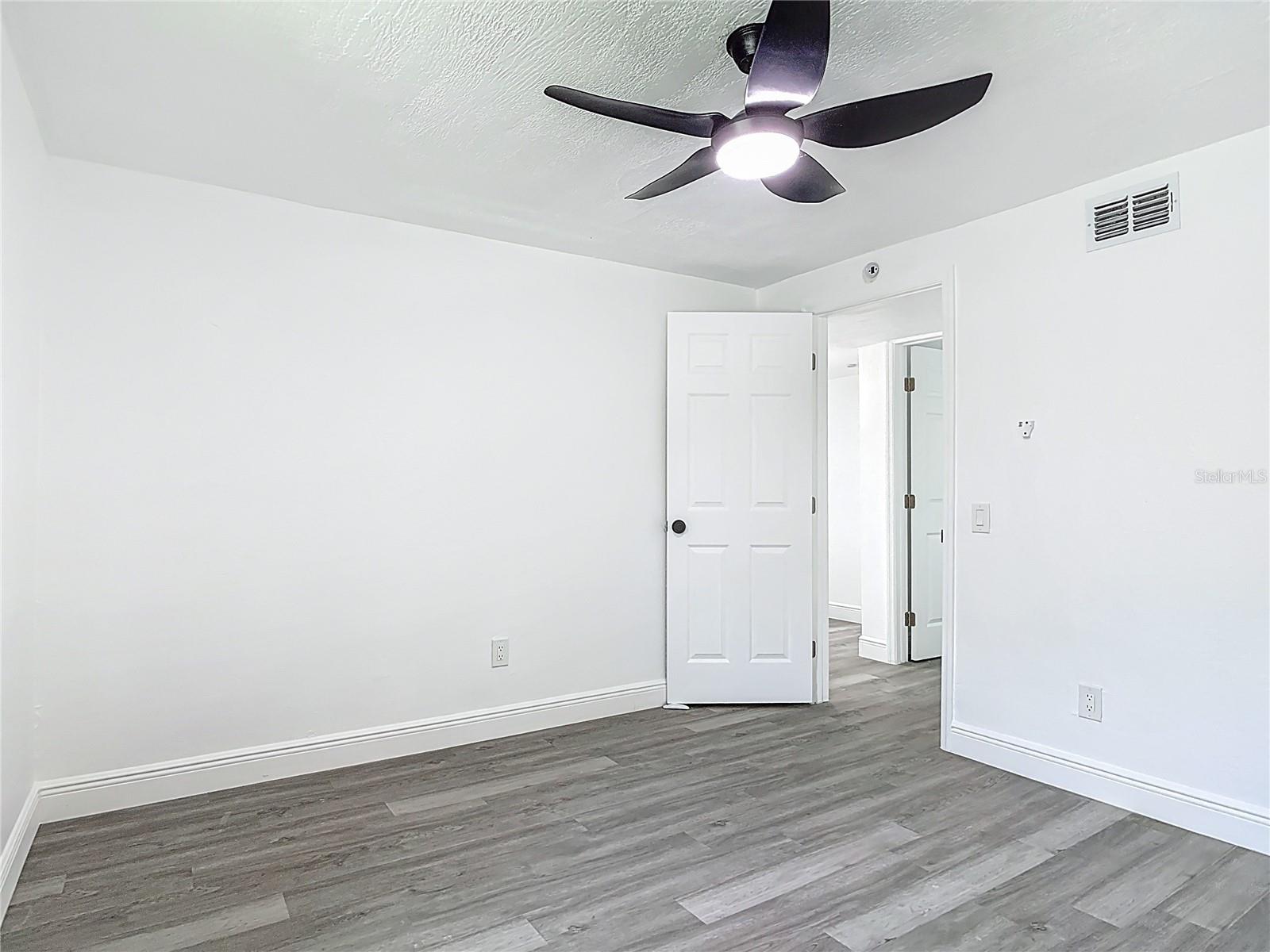 Image 22 of 26 For 1324 Powers Avenue