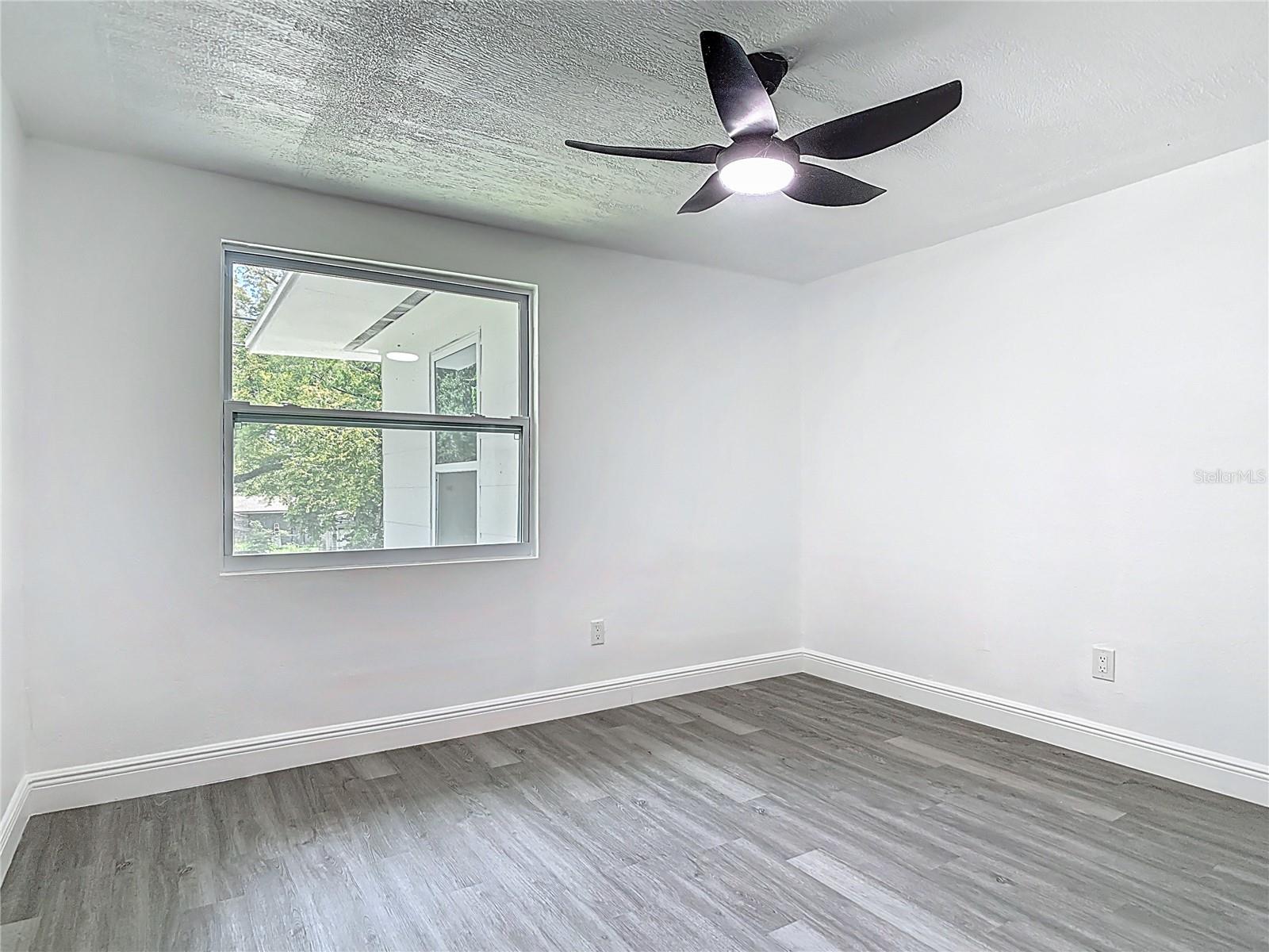 Image 23 of 26 For 1324 Powers Avenue