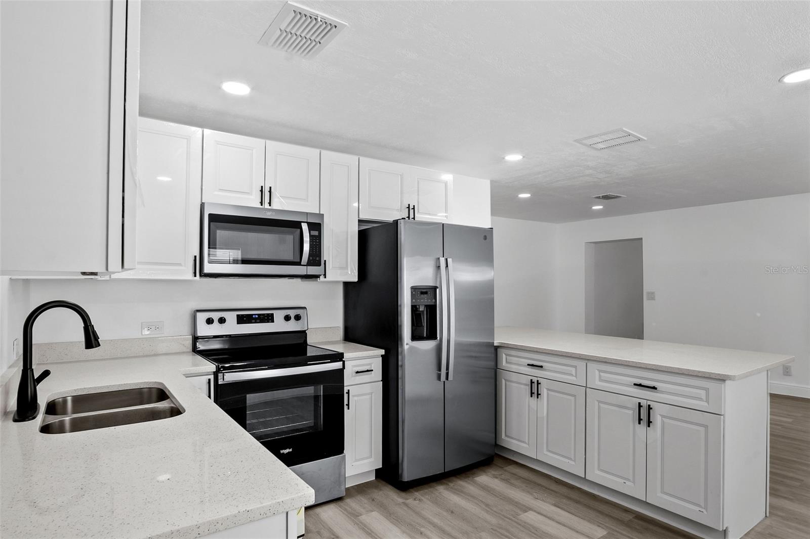 Image 3 of 21 For 1324 Powers Avenue