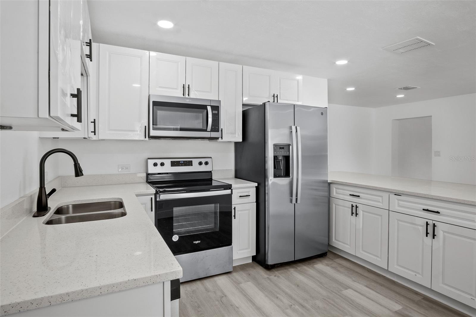 Image 7 of 21 For 1324 Powers Avenue