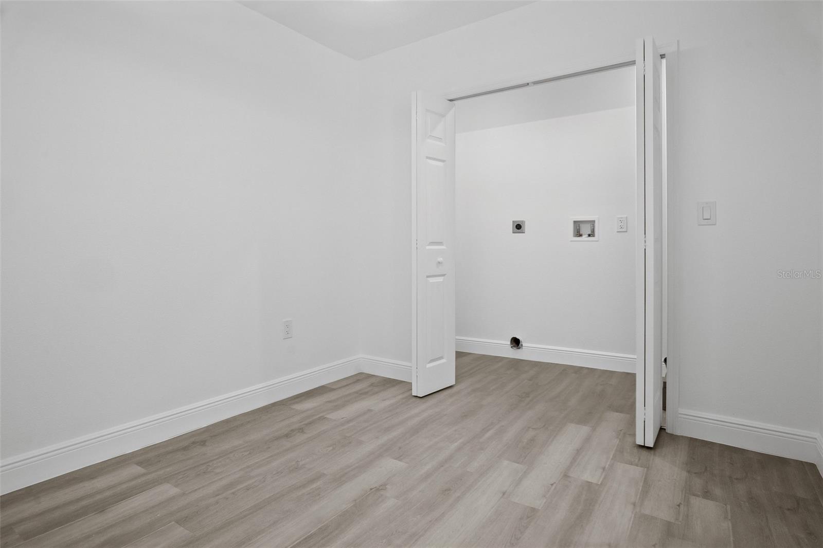 Image 8 of 21 For 1324 Powers Avenue