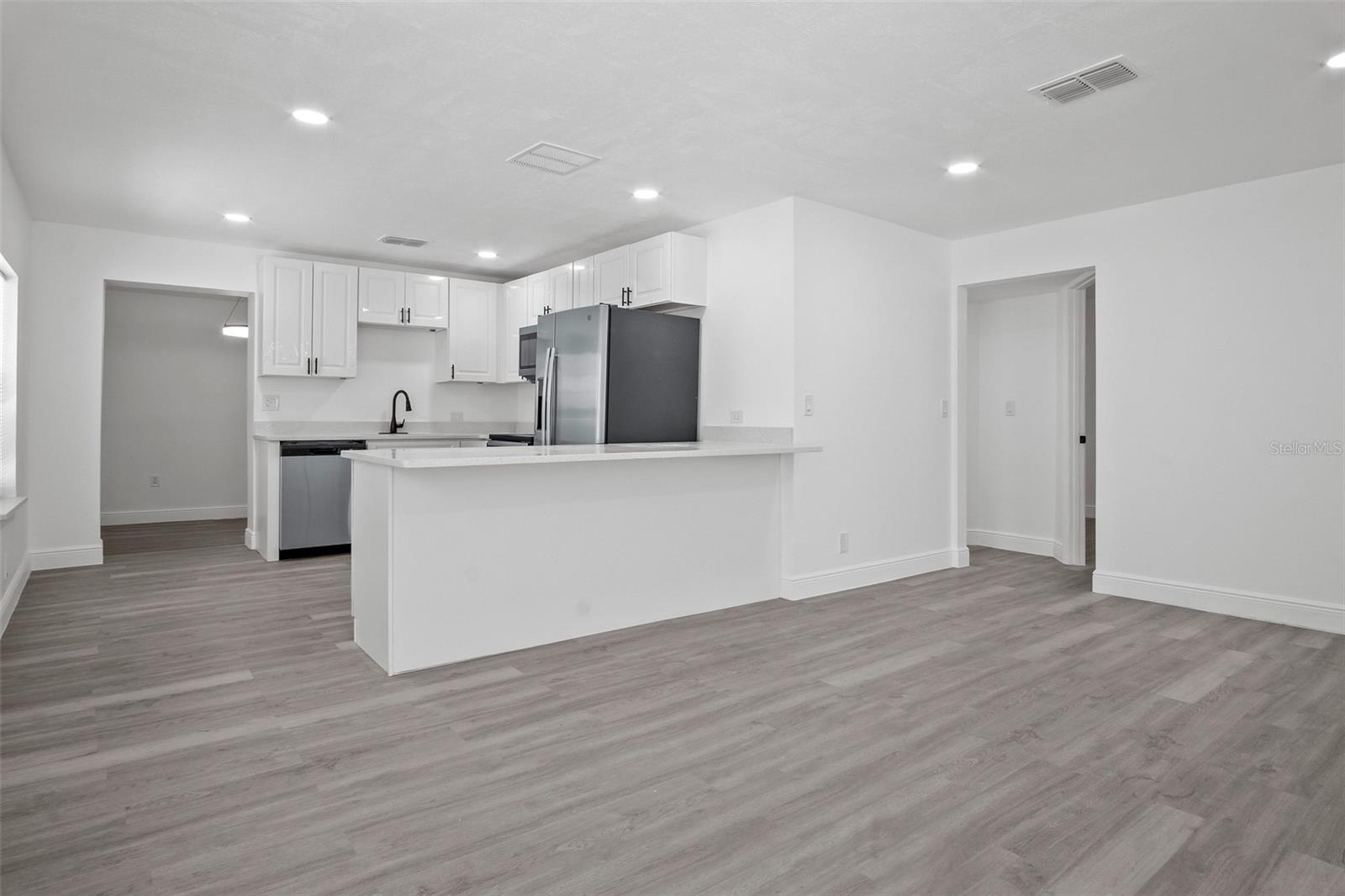 Image 9 of 21 For 1324 Powers Avenue