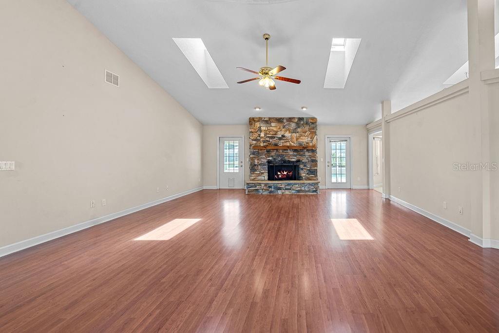 Image 3 of 32 For 9611 45 Avenue