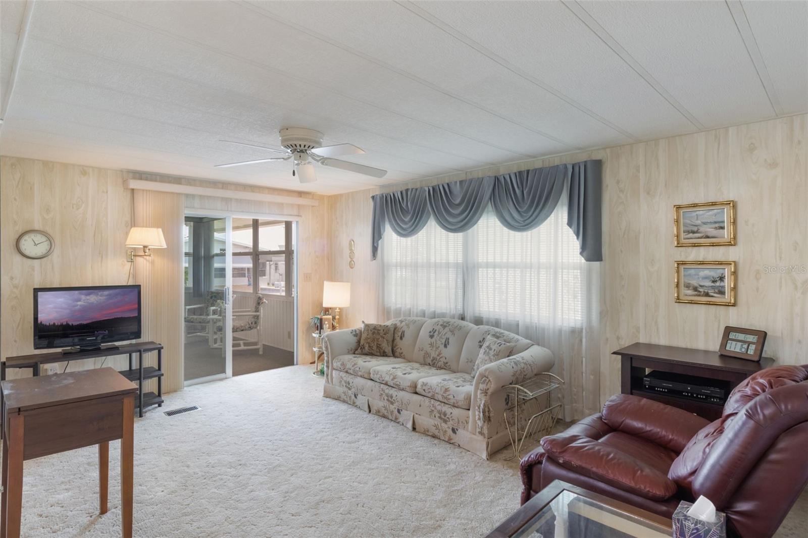 Image 4 of 27 For 4246 Cedarwood Street