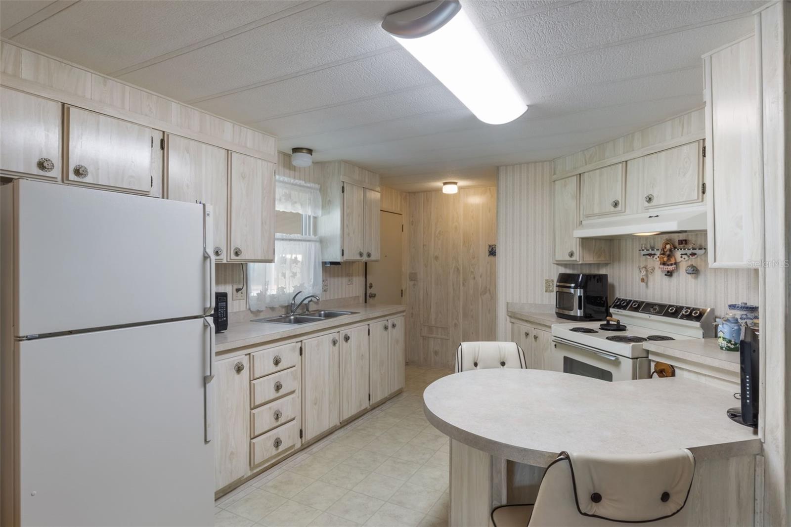 Image 8 of 27 For 4246 Cedarwood Street