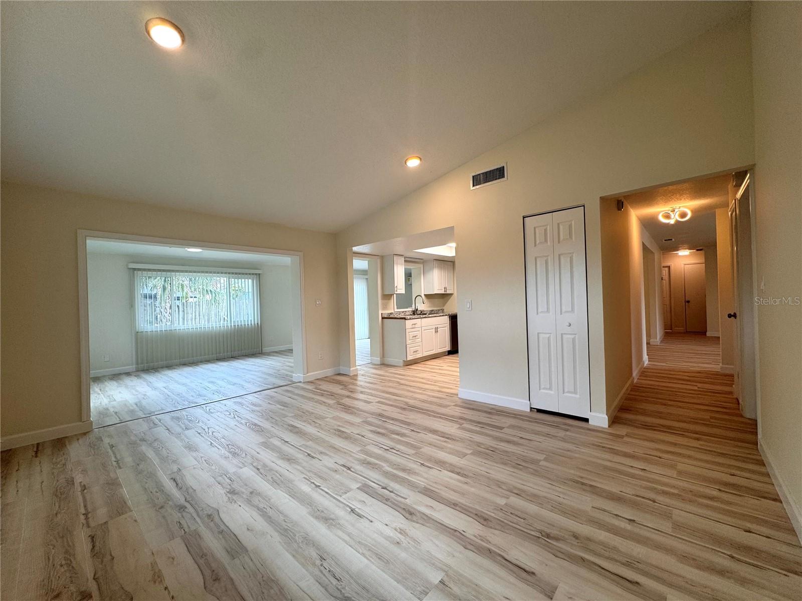 Image 16 of 28 For 102 Spanish Oak Lane