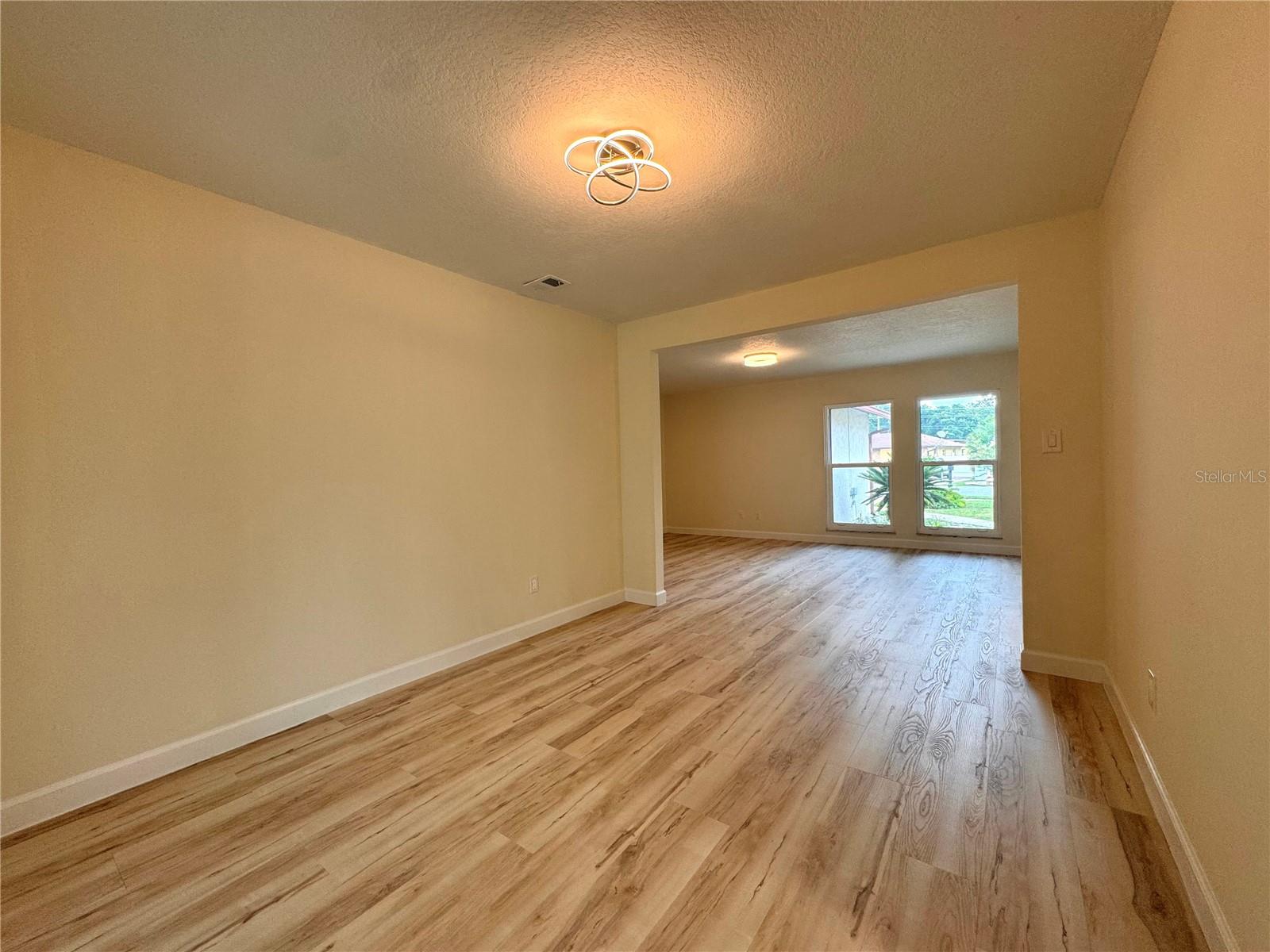 Image 18 of 28 For 102 Spanish Oak Lane