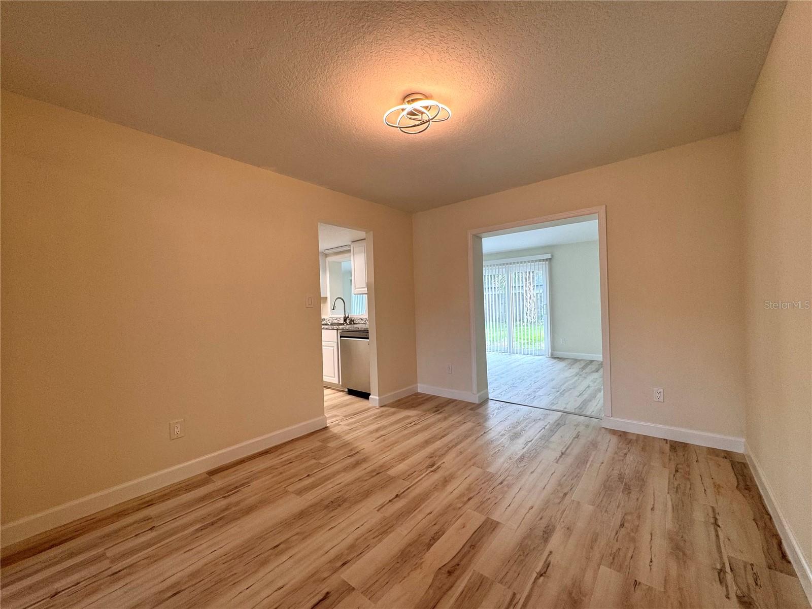 Image 19 of 28 For 102 Spanish Oak Lane