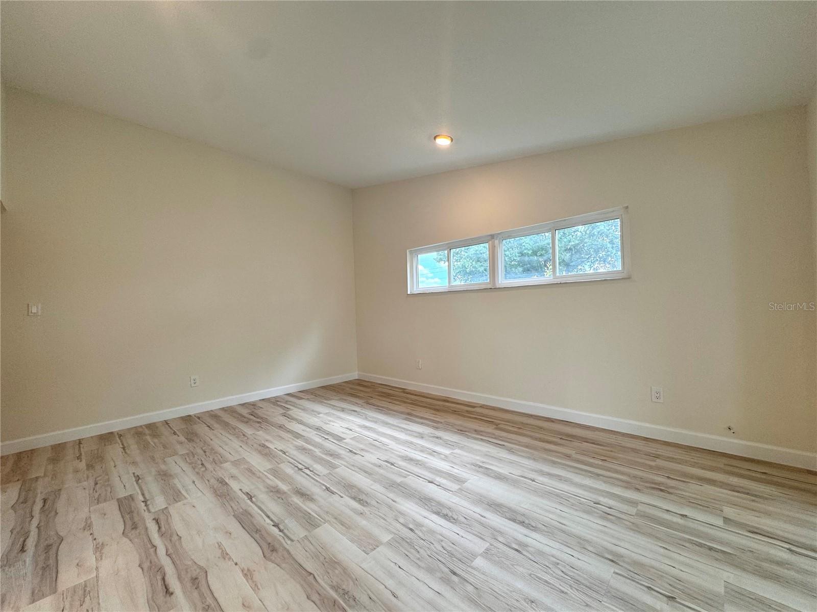 Image 20 of 28 For 102 Spanish Oak Lane