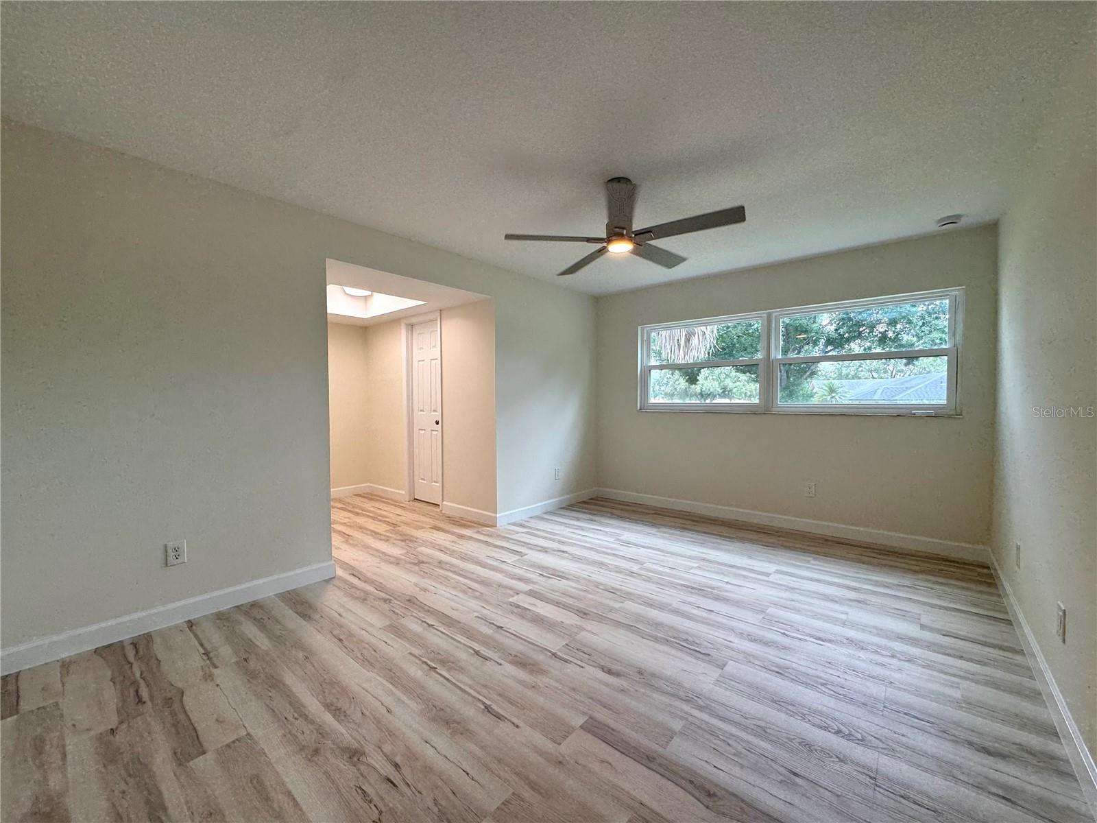 Image 21 of 28 For 102 Spanish Oak Lane
