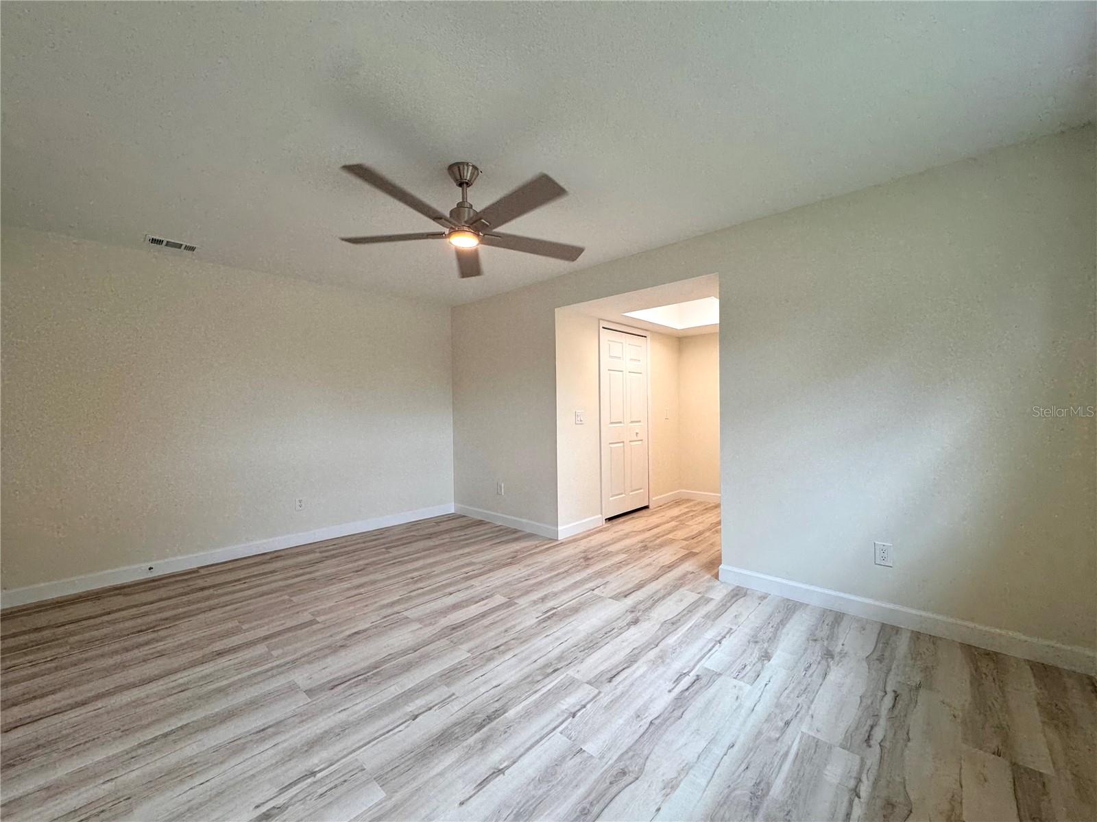 Image 22 of 28 For 102 Spanish Oak Lane