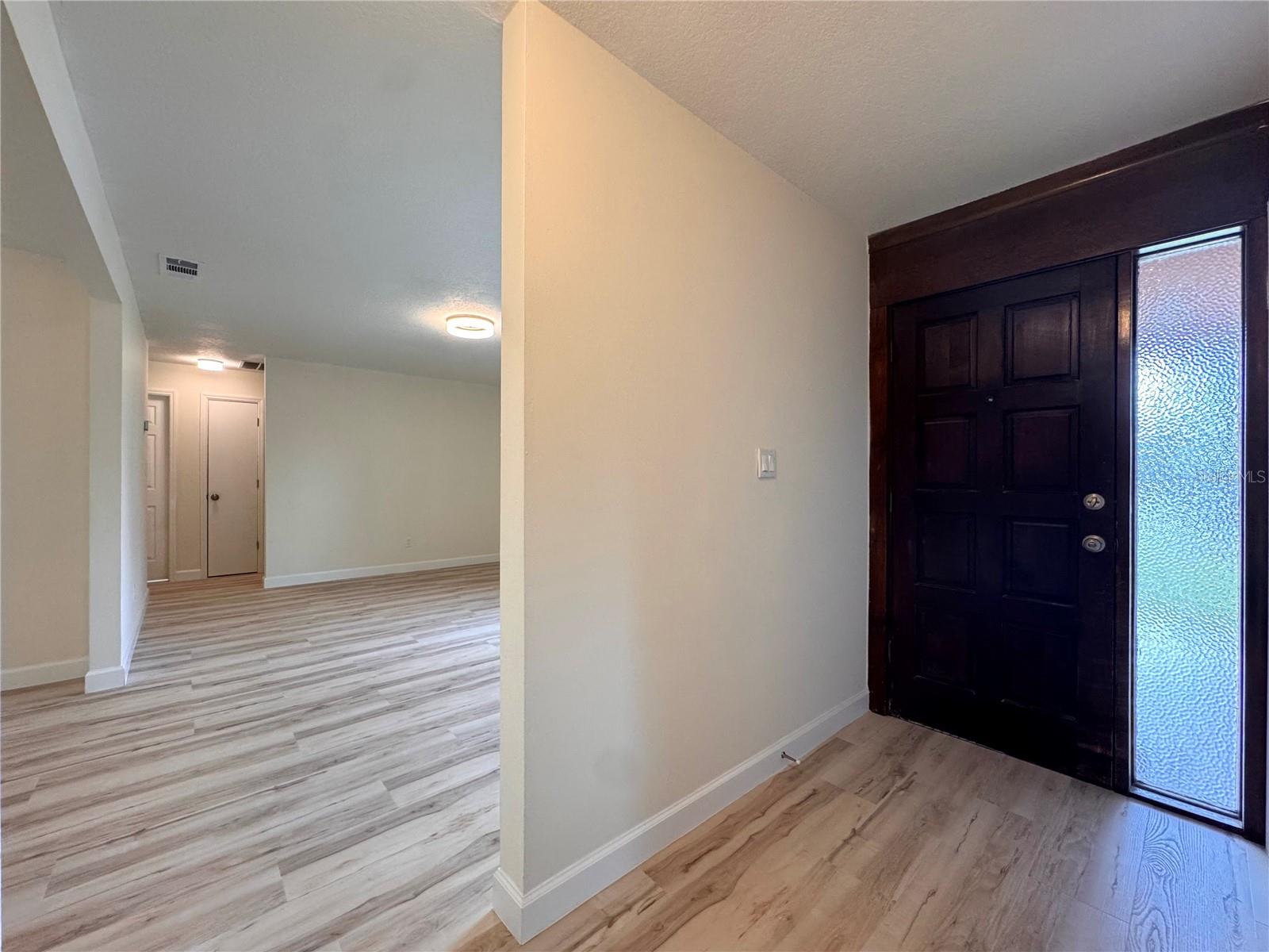 Image 3 of 28 For 102 Spanish Oak Lane