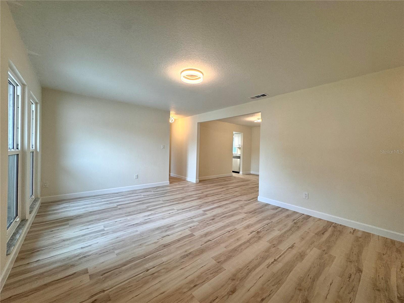 Image 4 of 28 For 102 Spanish Oak Lane