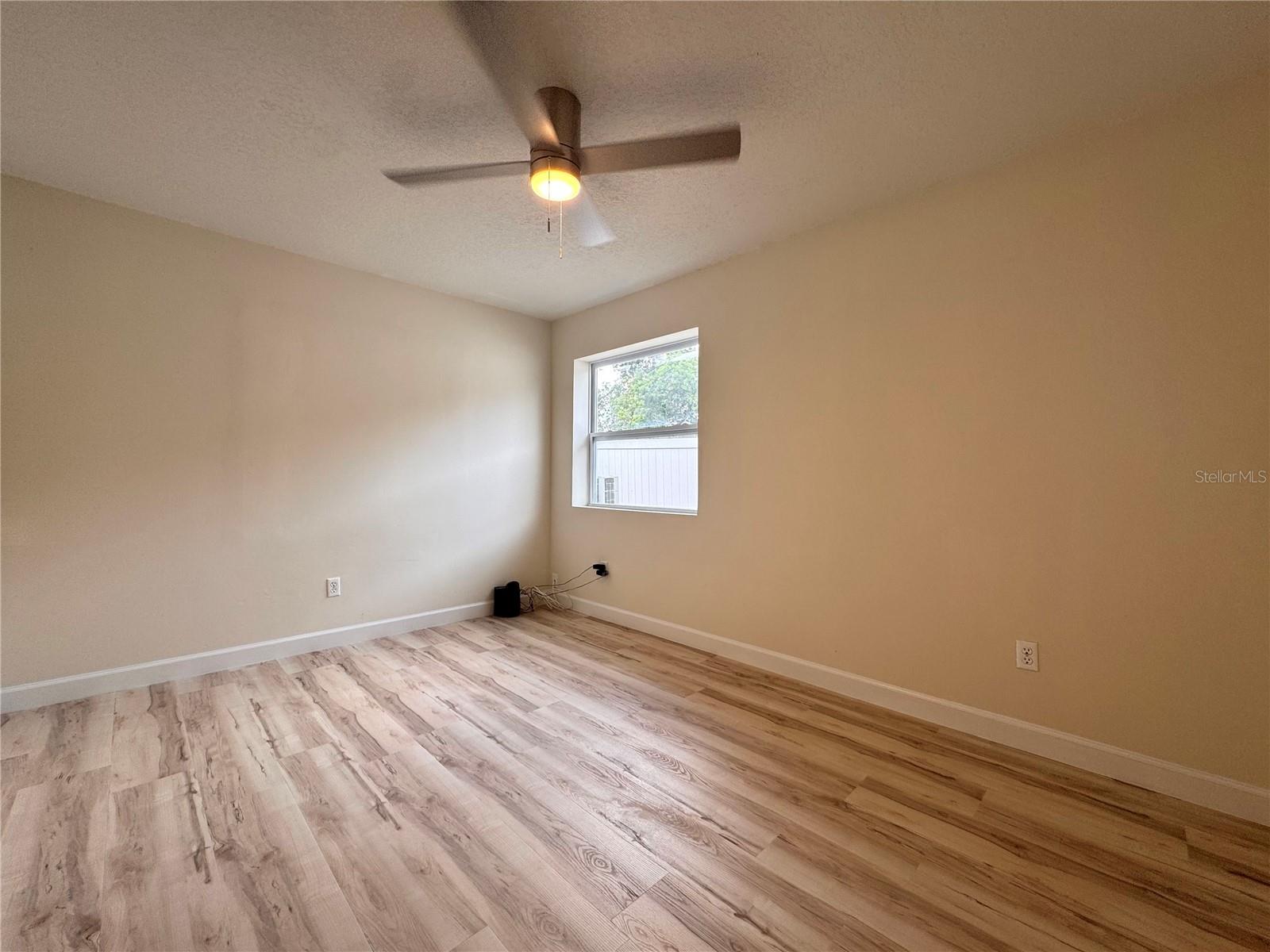 Image 7 of 28 For 102 Spanish Oak Lane