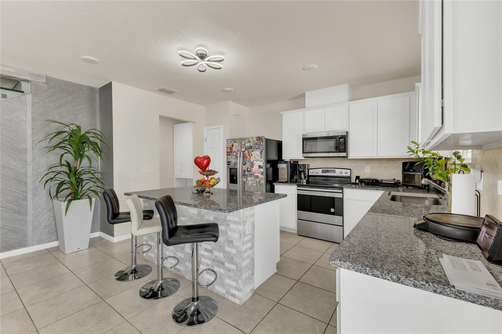 Image 3 of 30 For 1631 Aspen Avenue