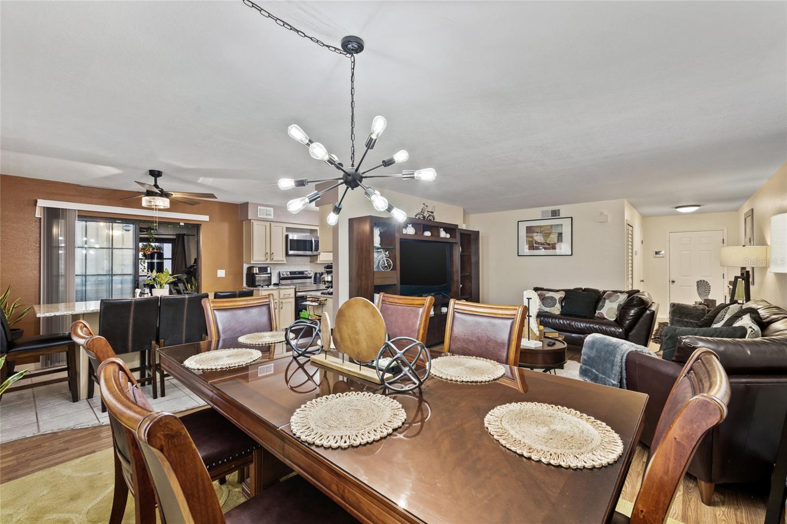 Image 3 of 13 For 100 Oak Terrace Drive A2