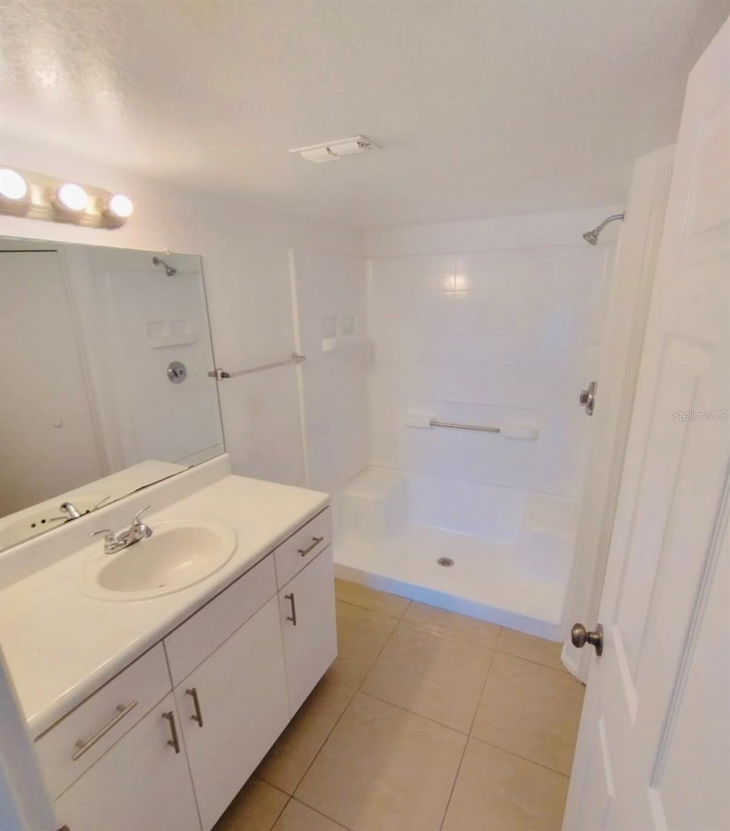 Image 20 of 29 For 5124 Park Central Drive 534