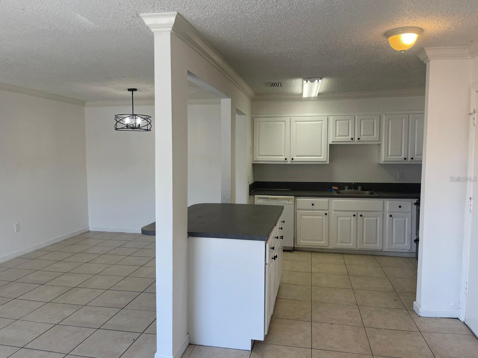 Image 2 of 11 For 550 Flemming Way 200