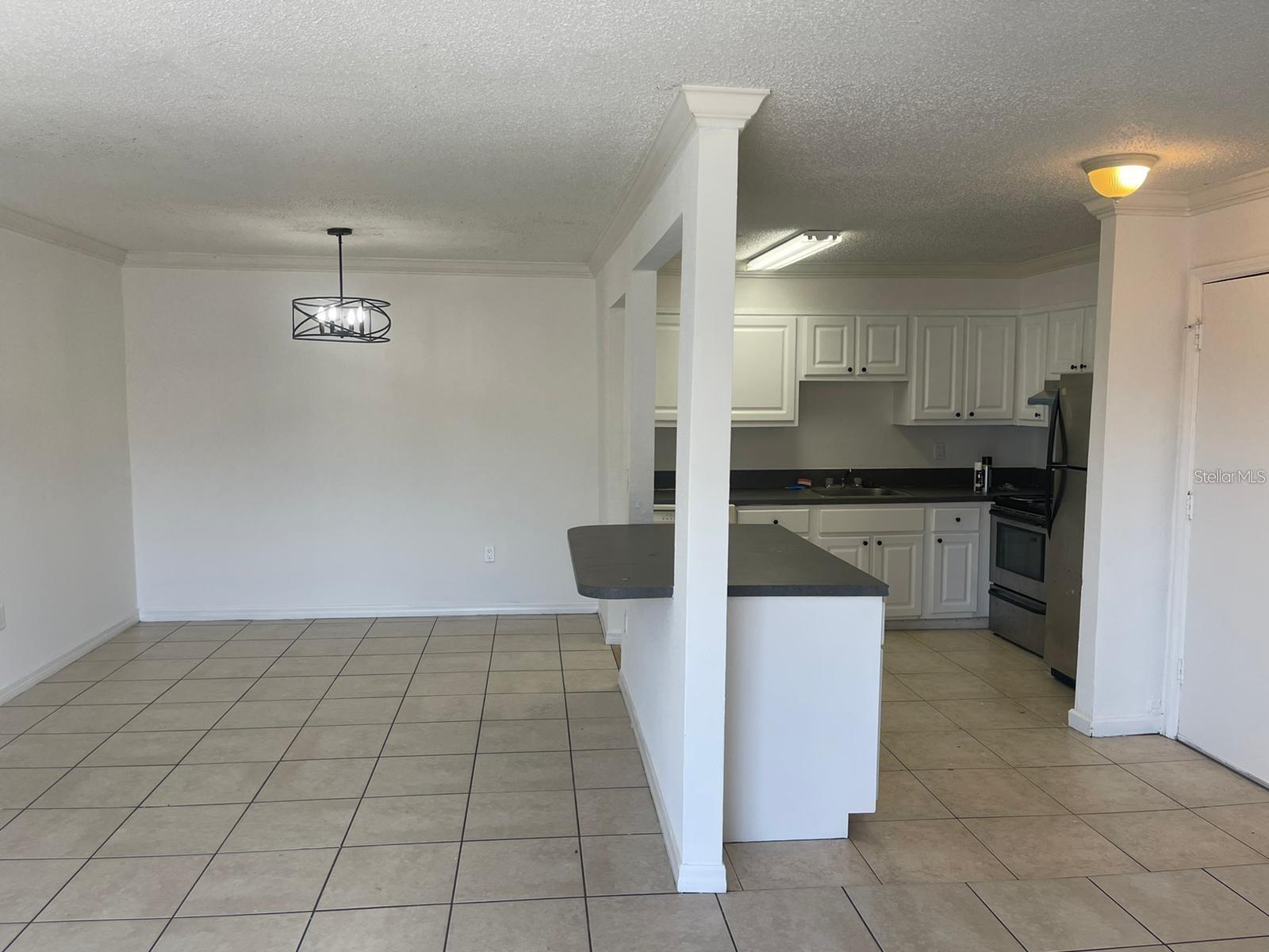 Image 3 of 11 For 550 Flemming Way 200