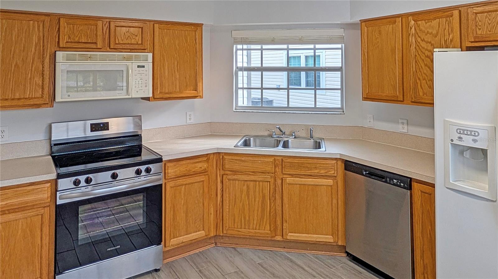 Image 10 of 28 For 1033 Wentworth Court