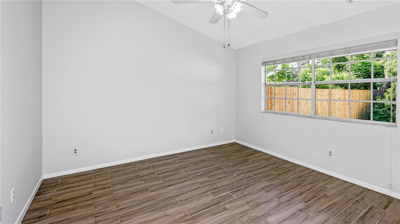 Image 13 of 28 For 1033 Wentworth Court