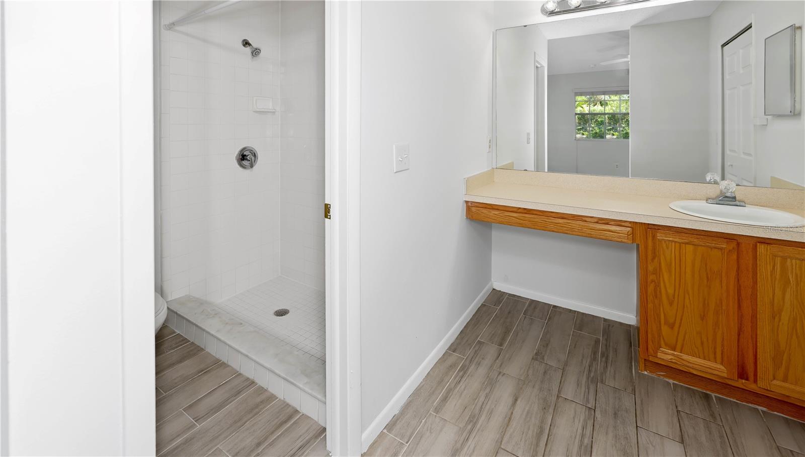 Image 17 of 28 For 1033 Wentworth Court