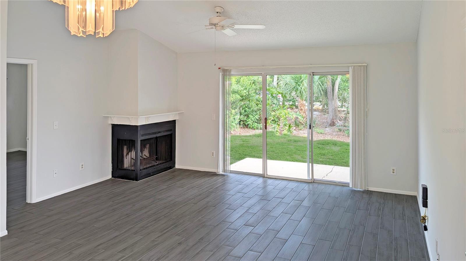 Image 8 of 28 For 1033 Wentworth Court
