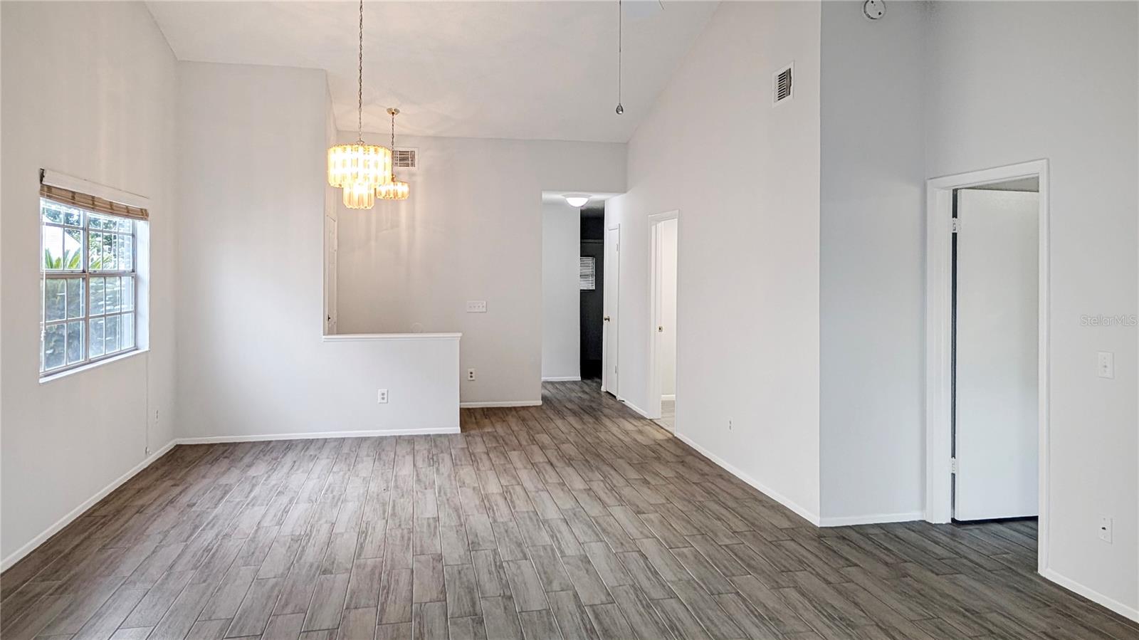 Image 9 of 28 For 1033 Wentworth Court