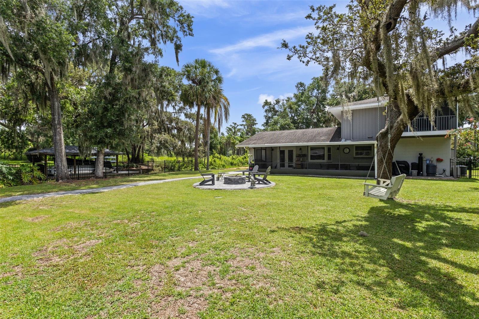 Image 40 of 52 For 11815 Lake Susan