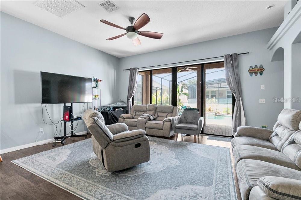 Image 12 of 38 For 523 Lake Davenport Circle
