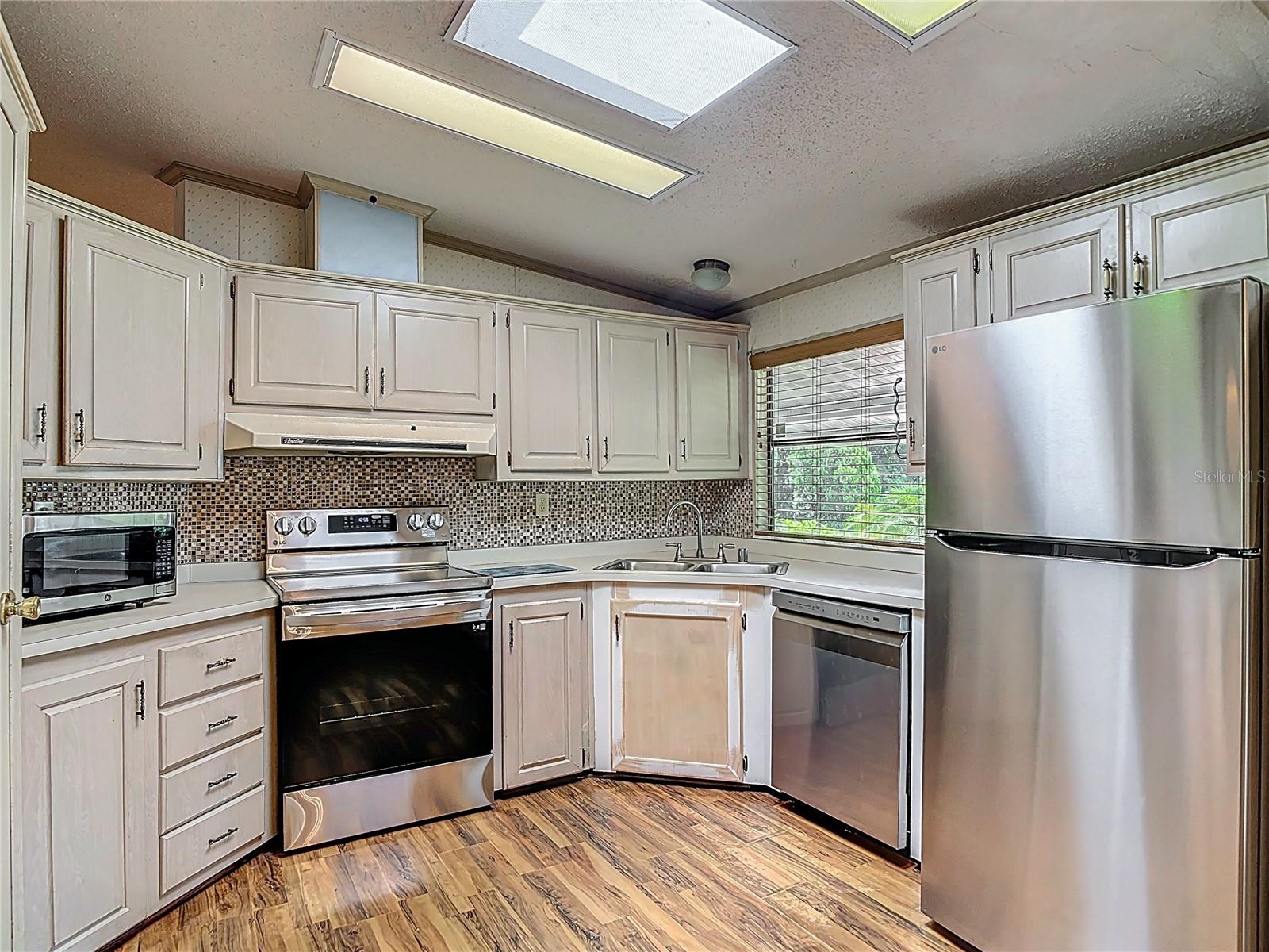 Image 4 of 37 For 521 Starboard Avenue
