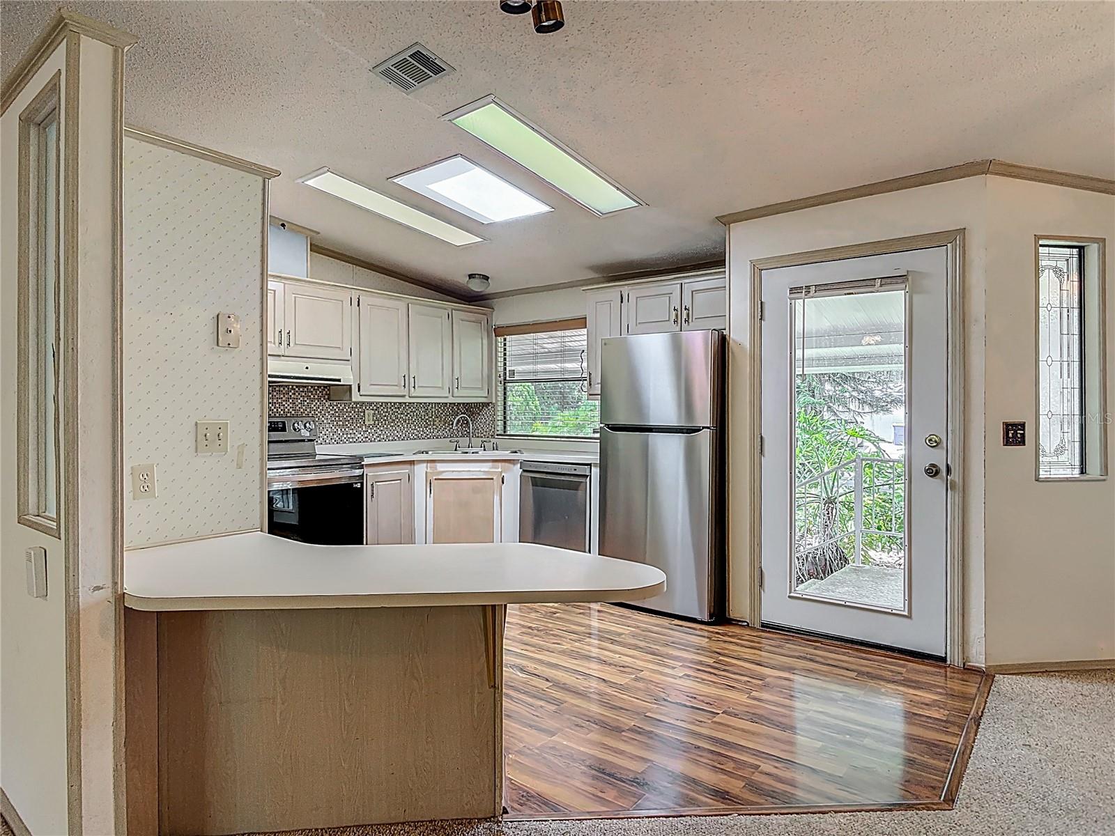 Image 7 of 37 For 521 Starboard Avenue
